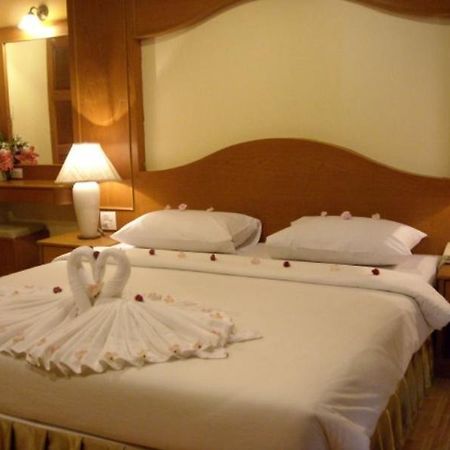 U Tai Tip Guest House Phuket Exteriör bild