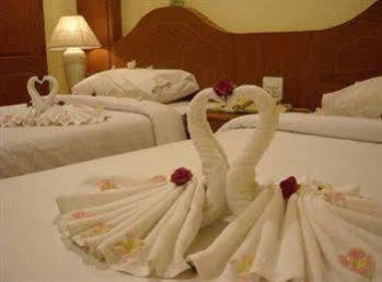 U Tai Tip Guest House Phuket Exteriör bild